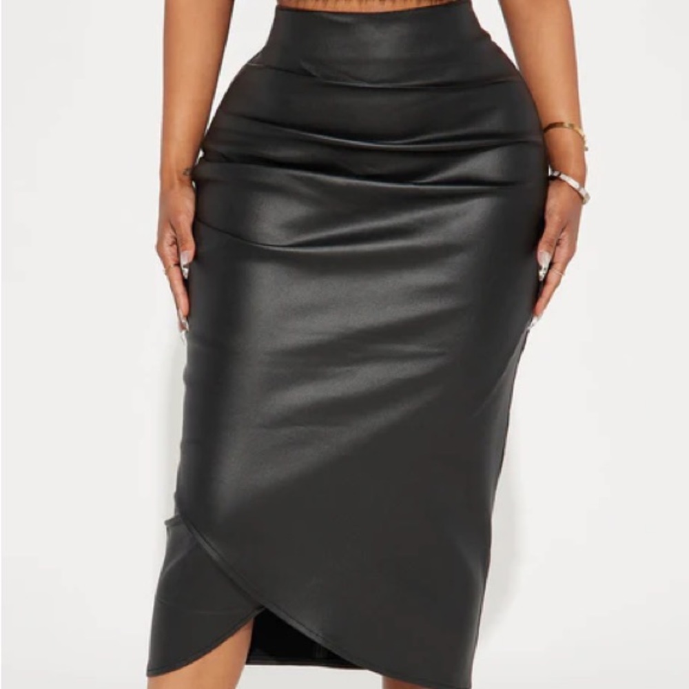 Elegant Black Faux Leather Skirt